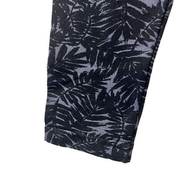 SOMA Black Grey Leaf Print Seamless Cropped Shapewear Leggings High Waisted Sz M - Picture 5 of 6